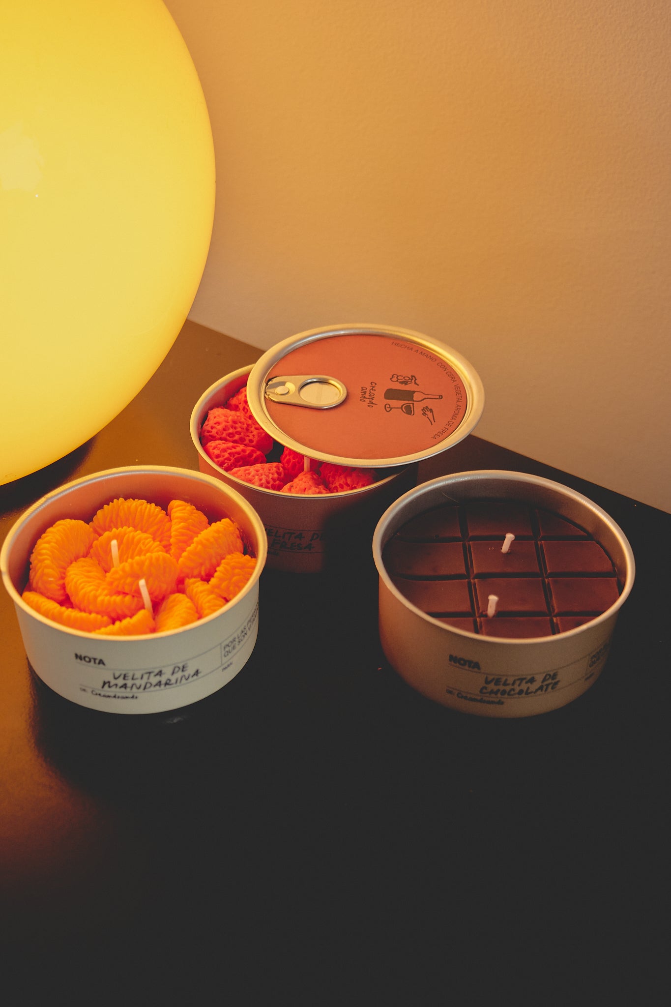 Vela en lata de mandarina