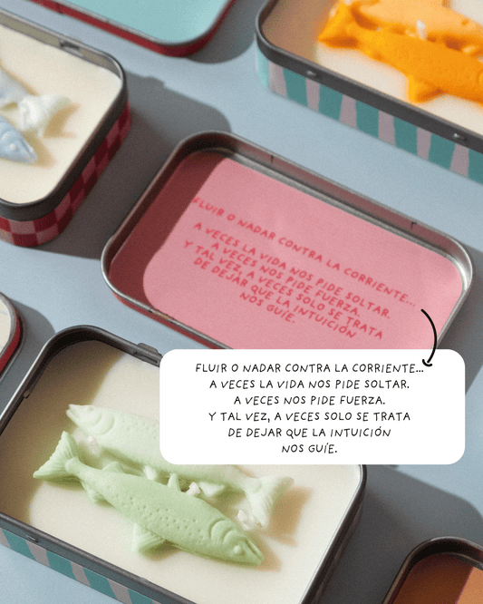 Vela pez fluir o nadar contra la corriente