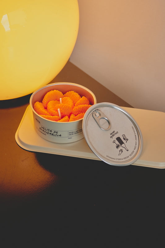 Vela en lata de mandarina