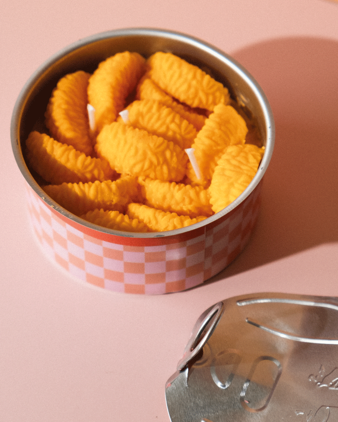 Vela en lata de mandarina